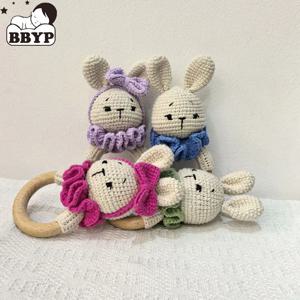 1pc 안전 나무 아기 Teether 크로 셰 뜨개질 만화 긴 귀 토끼 아기 Rattler 모바일 어린이 침대 딸랑이 벨 신생아 핸드벨 젖니가 남 장난감