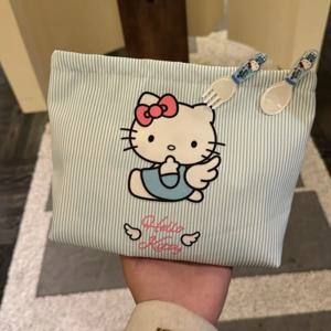 귀여운 파란색 줄무늬 HelloKitty 메이크업 가방 만화 휴대용 메이크업 가방 대용량