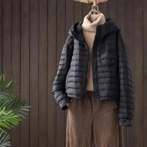 편안한 화이트 덕다운 재킷 여성용 짧고 가벼운 패셔너블한 겨울 코트 한국 스타일 후드 통근 스타일