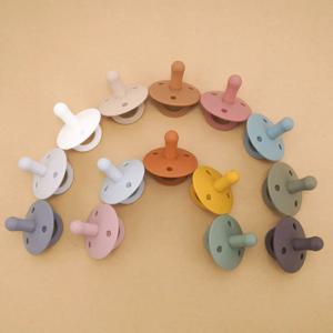 1PCS 실리콘 아기 젖꼭지 식품 학년 실리콘 신생아 노리개 BPA 무료 솔리드 컬러 더미 실리콘 젖꼭지 아기 Sutff