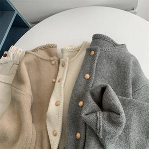 럭셔리 니트 오픈 가디건 여성 패션 2024 봄 심플 매치 골든 버클 프래그런스 스타일 한국 시스템 스웨터