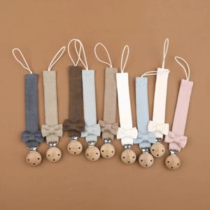 나무 클립 및 활 디자인이 있는 젖꼭지 체인 다채롭고 관심을 끄는 젖꼭지 클립 젖니가 남 장난감 홀더 필수