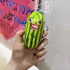 10cm 재미 있은 수박 스트립 플러시 키 체인 크리 에이 티브 과일 인형 열쇠 고리 여성 배낭 가방 펜던트 어린이 생일 선물 액세서리