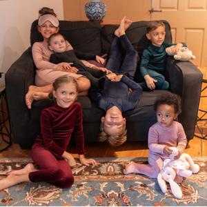 AP 2025 AW 벨루어 라운지웨어 버터처럼 부드러운 파자마 가족 커플룩 드레스 & 롬퍼 아동복 유아복 청소년 남아 여아 의류