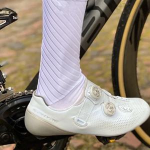 새로운 미끄럼 방지 실리콘 여름 에어로삭스 화이트라인 사이클링 양말 남성용 자전거 스포츠 러닝 바이크 양말