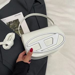 새로운 트렌디 여성 가방, 니치 디자인의 가벼운 럭셔리 다용도 핸드백, 출퇴근용 여성 크로스백