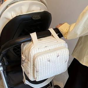 유아 여행 필수품을 위한 유모차 클립이 포함된 나일론 크로스바디 시크 베어 & 튤립 자수 기저귀 가방