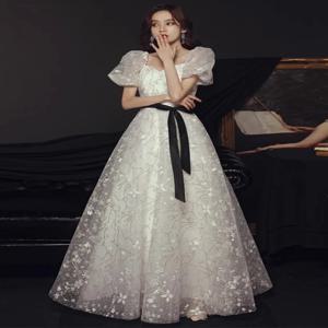 우아한 흰색 이브닝 드레스, 성인 행사, 학생 공연, 사회자, 공주풍 스커트, 롱 드레스, 고급스러운 기념식, 무도회 드레스