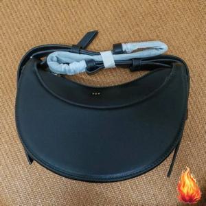 핫한 가볍고 고급스러운 초승달 모양 가방 여성용 2025 볼링엔 니치 디자인, 심플한 숄더백, 가죽 암체어 백