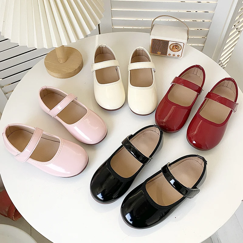 어린이 공주 신발 솔리드 컬러 간결한 스타일 레저 키즈 플랫 신발 특허 가죽 부드러운 유연한 봄 소녀의 신발 27-36