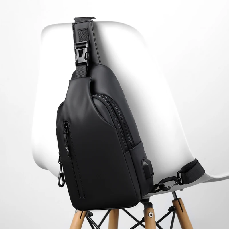다기능 가슴 가방, USB 충전 포트와 조절 가능한 어깨 끈이 있는 남성용 크로스백, 매일 출퇴근에 적합