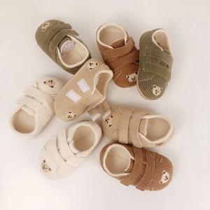 2025년 봄 자수 아기곰 아기 신발 한국판 스트라이프 미끄럼 방지 아동화 스니커즈