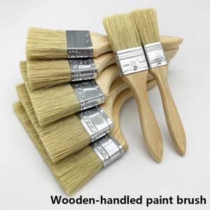 두꺼운 손잡이와 얇은 손잡이의 페인트 붓이 있습니다. 가정용 부드러운 솔 먼지 제거 브러시 및 특수 브러시