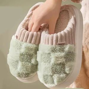 패션 커플 겨울 슬라이드 따뜻한 격자 무늬 푹신한 슬리퍼 여성과 남성을위한 부드러운 단독 플립 플롭 홈 실내 미끄럼 방지 코튼 신발
