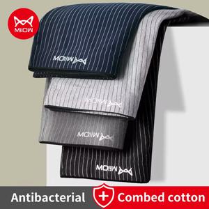 MiiOW 4Pcs 코 튼 남자 복서 속옷 Graphene 항균 남자 트렁크 통기성 줄무늬 남자 속옷 복서 남성 팬티
