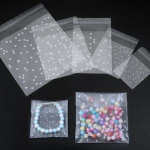 100 개/몫 셀프 씰링 선물 가방 화이트 폴카 도트 투명 포장 가방 쥬얼리 쿠키 보관을위한 서리로 덥은 도트 패턴 가방