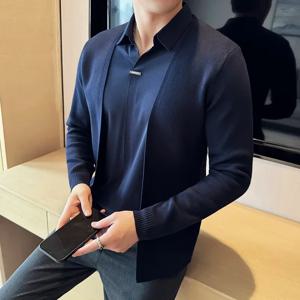 가을 새로운 가짜 2 조각 니트 카디건 Traceless 셔츠 칼라 스플 라이스 캐주얼 풀오버 패션 남성 슬림 스웨터 코트 4XL-M