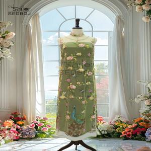 재단사 상점 여성을 위한 맞춤형 활 자카드 중간 길이 대형 밑단 드레스