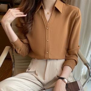 [다잇템] 여자 단정 새틴 갈색 골드버튼 검정 블라우스