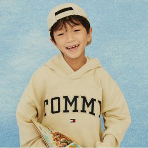 타미힐피거 바아시티 엠브로이더리 후드 티셔츠 (T42E6KKO300BT1AEX)