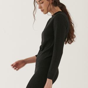 글리터 라운드 니트_슬림핏 니트