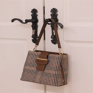 [하운드투스체크]브라운 가죽배색 하운드투스체크 미디움 숄더백 M DCBA5E612J