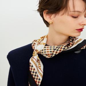 [선물포장][SILK100] 아이보리 체크체인 쁘띠 삼각 스카프&링 세트 DCSC5E824J