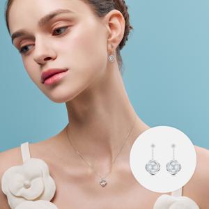 [메트로시티 주얼리] [25S/S NEW] 라 로사 14K 화이트 이어링 A251GE0075W4H