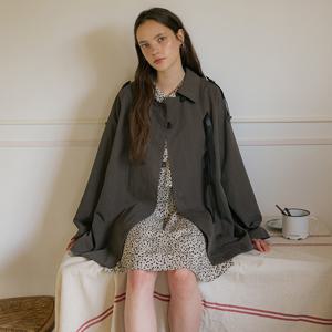 [정가359,000]가죽 장식 하프 트렌치 코트 OW5AR8090