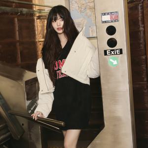 타미진스 바시티 브이넥 스웨터 (T32F7KTO43TWT1BDS)