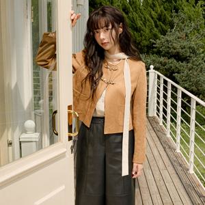 [정가219,000]어깨 셔링 타이 블라우스 OW5AB8520