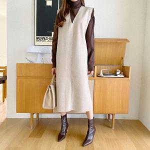 바뎃리 울 V넥 박시 민소매 트임 롱 원피스