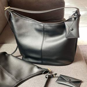 헤지스 액세서리 [[25FW]] HIBA5F858BK [아이코닉] 데일리 블랙 호보 숄더백 L (카드참 SET)