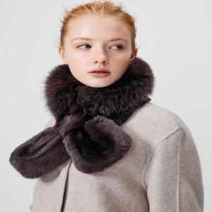 [선물포장/쇼핑백동봉] 여성 다크 그레이 와이드 폭스퍼 머플러 DBMU5F741J