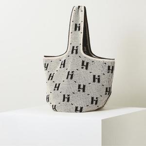 헤지스 액세서리 HIBA4F777BK [인기급상승][FOLDI] 아이보리 시그니처 니트 숄더백 L