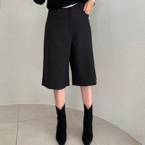 [브리치]  /    여성 울 하프 버뮤다 슬랙스