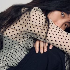 yoyoyoy여성[최초가 79000원] 도트 시스루 플리츠 블라우스 아이보리_AI08WNPBL03