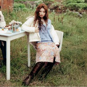 [KiiiKiii 착용] 플라워 패턴 후드 점퍼_T256MJP321W