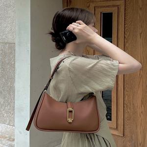 액세서리 [[25FW]] DCBA5F964W2 [메가히트/스테디][D-LOCK] 브라운 D락장식 가죽 숄더 겸 크로