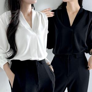 [하프클럽] 브이넥 쉬폰 블라우스 오피스룩 정장 셔츠 하객룩 시스루 여성 실크 화이트 흰색