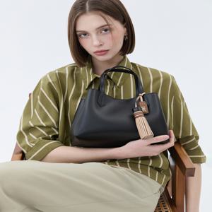 액세서리 여성 [[24FW]] WCBA4F366BK [스테디셀러] 블랙 테슬장식 소가죽 토트백 겸 크로스