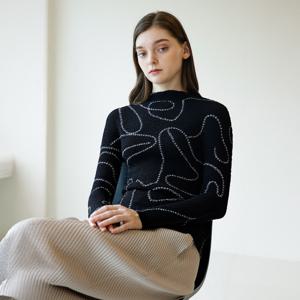 [최초가 198000원] 아트 프린트 슬림핏 플리츠 블라우스 블랙_YK03WRPBL06