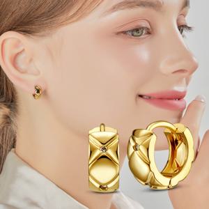 18K 노바 볼륨 퀄팅 귀걸이(GoldPin) EB-1266-Y