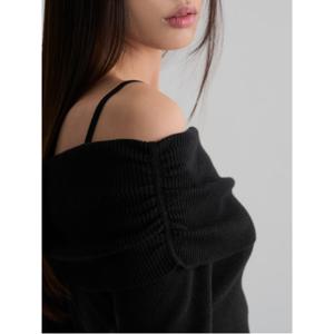 오프숄더 풀오버  블랙 (125Y51MQ25)