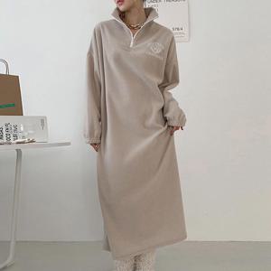 여성 양기모 후리스 반오픈 자수 롱 원피스 -FOP0197- 겨울_1