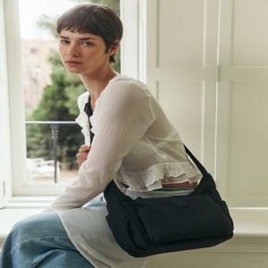 [여행][AWAY] 블랙 나일론 크로스백 DBBA5FG31J