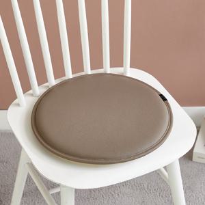 견고해진 밀착형 페이크레더 방석 브라운 D35