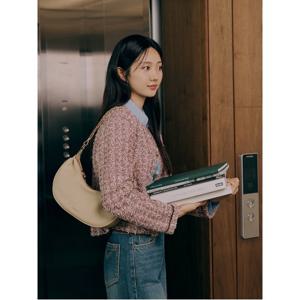 빈폴ACC 이클립스 하프문 체인 크로스 백 - 베이지 BE47D3M03A