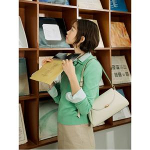 (BE52D3M010) (BE52D3M010)쉐리 소프트 플랩 숄더백  아이보리