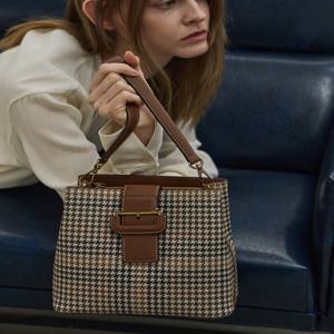 [하운드투스체크]브라운 가죽배색 하운드투스체크 미디움 숄더백 M DCBA5F612J